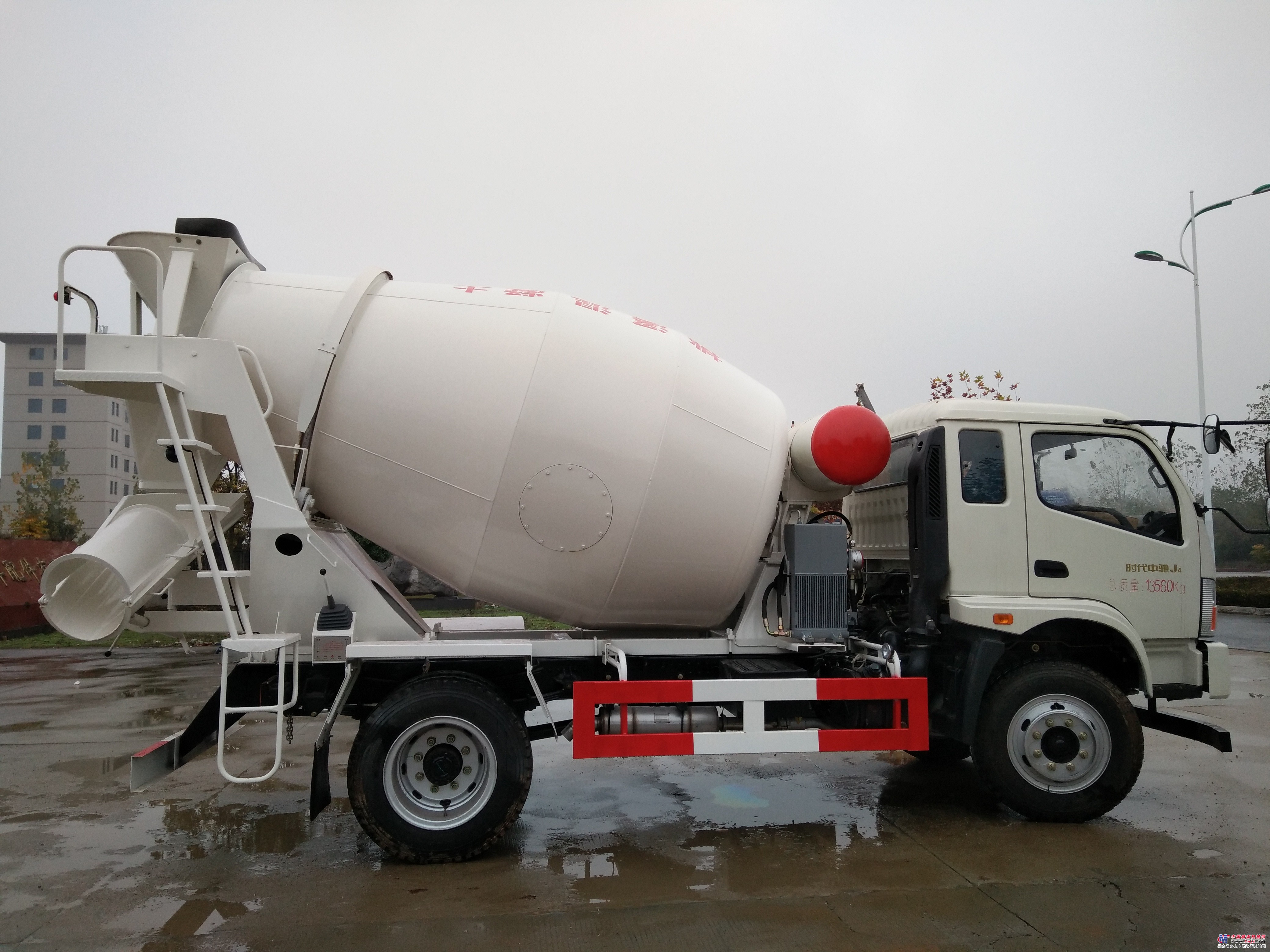 volumetric concrete mixer trailer for sale