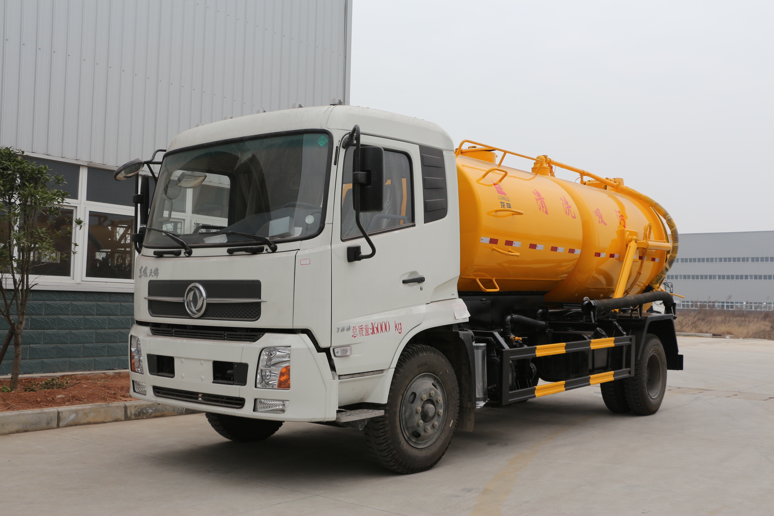 vacuum sewage suction truck for sale