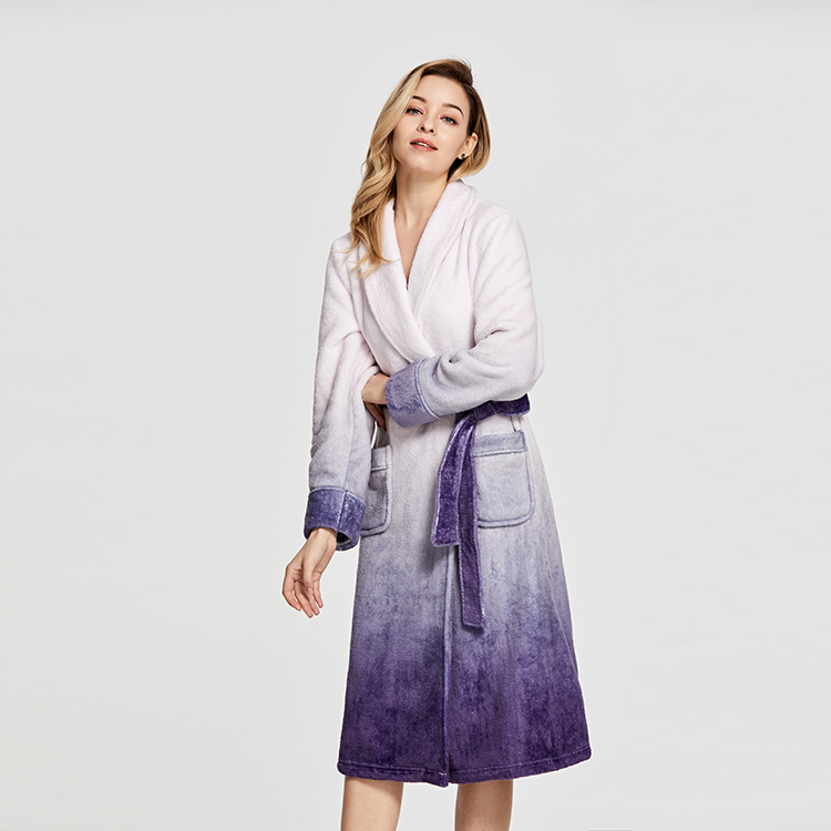 the-difference-between-bathrobe-and-nightgown