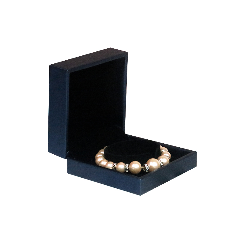 black jewelry box for long necklaces， jewelry box with necklace storage