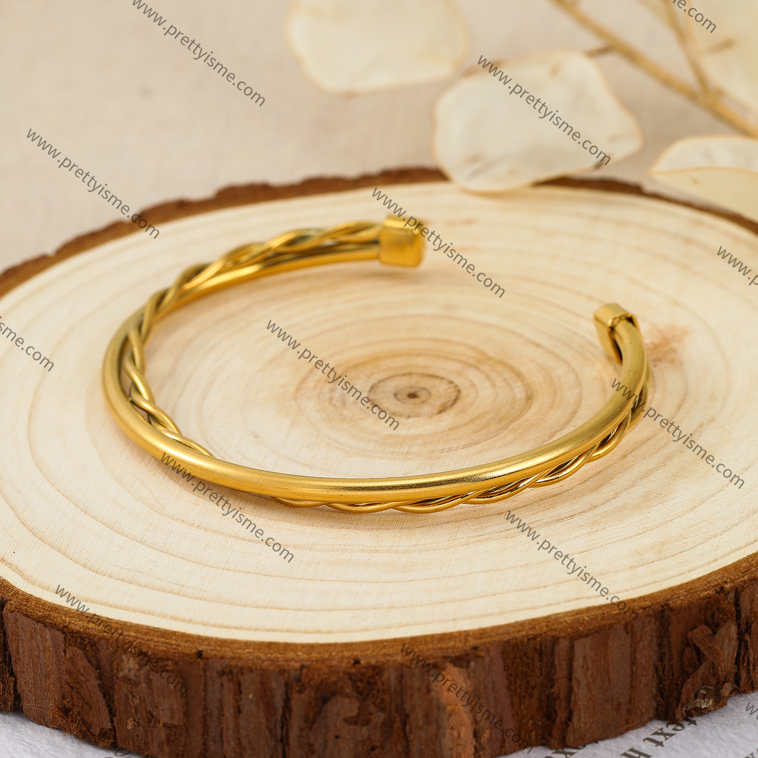Interwoven Smooth Gold Stainless Steel Bracelet Waterproof Elegant Simple Bracelet.webp