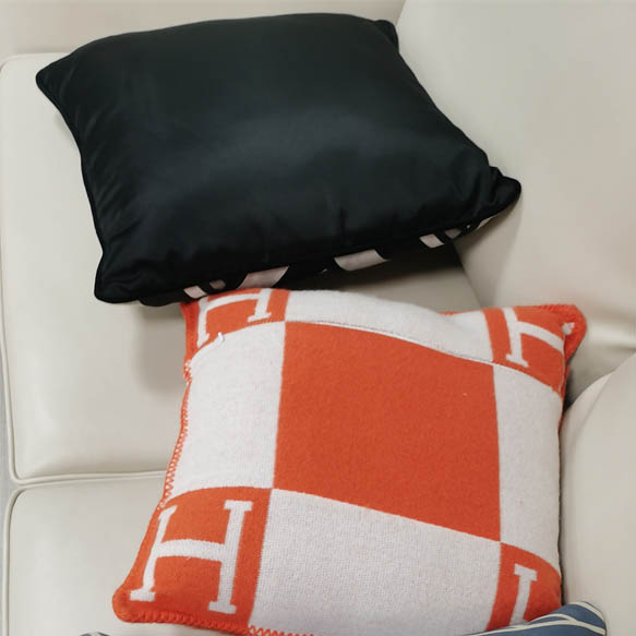 How to Buy a Sofa Pillow?