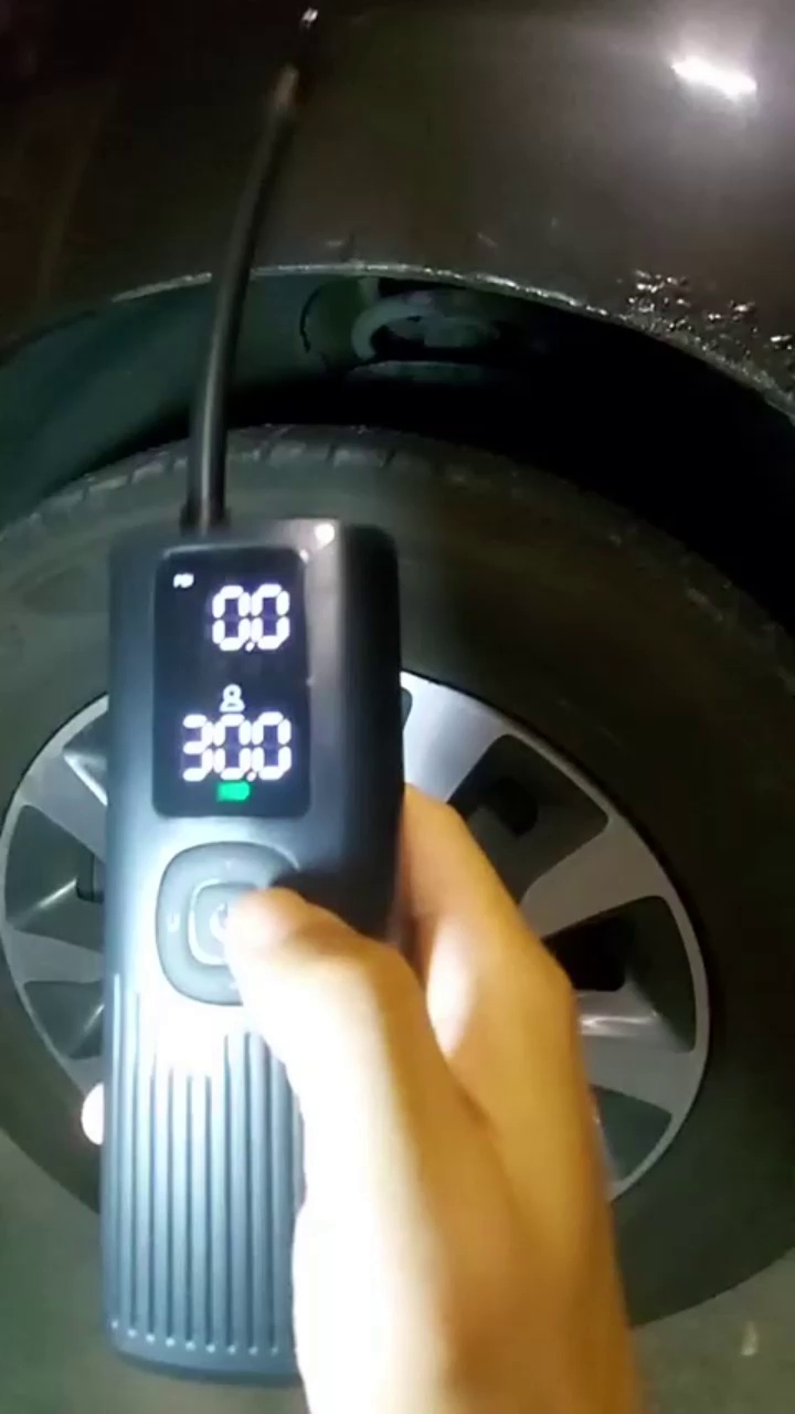 Tire pump,tire inflator ,portable tire pump,portable car pump .High-pressure tire inflator 150 PSI，Tire pump with digital pressure gauge